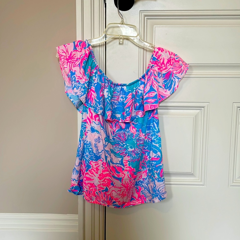 Lilly Pulitzer x-small off the shoulder shirt.